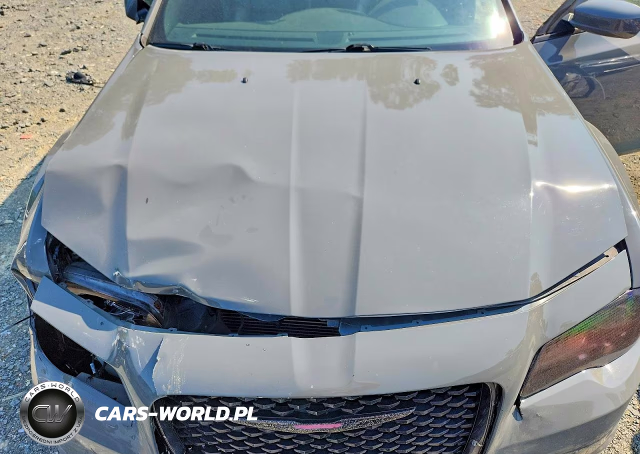 2019 Chrysler 300 S VIN:2C3CCABG0KH516396 - 11