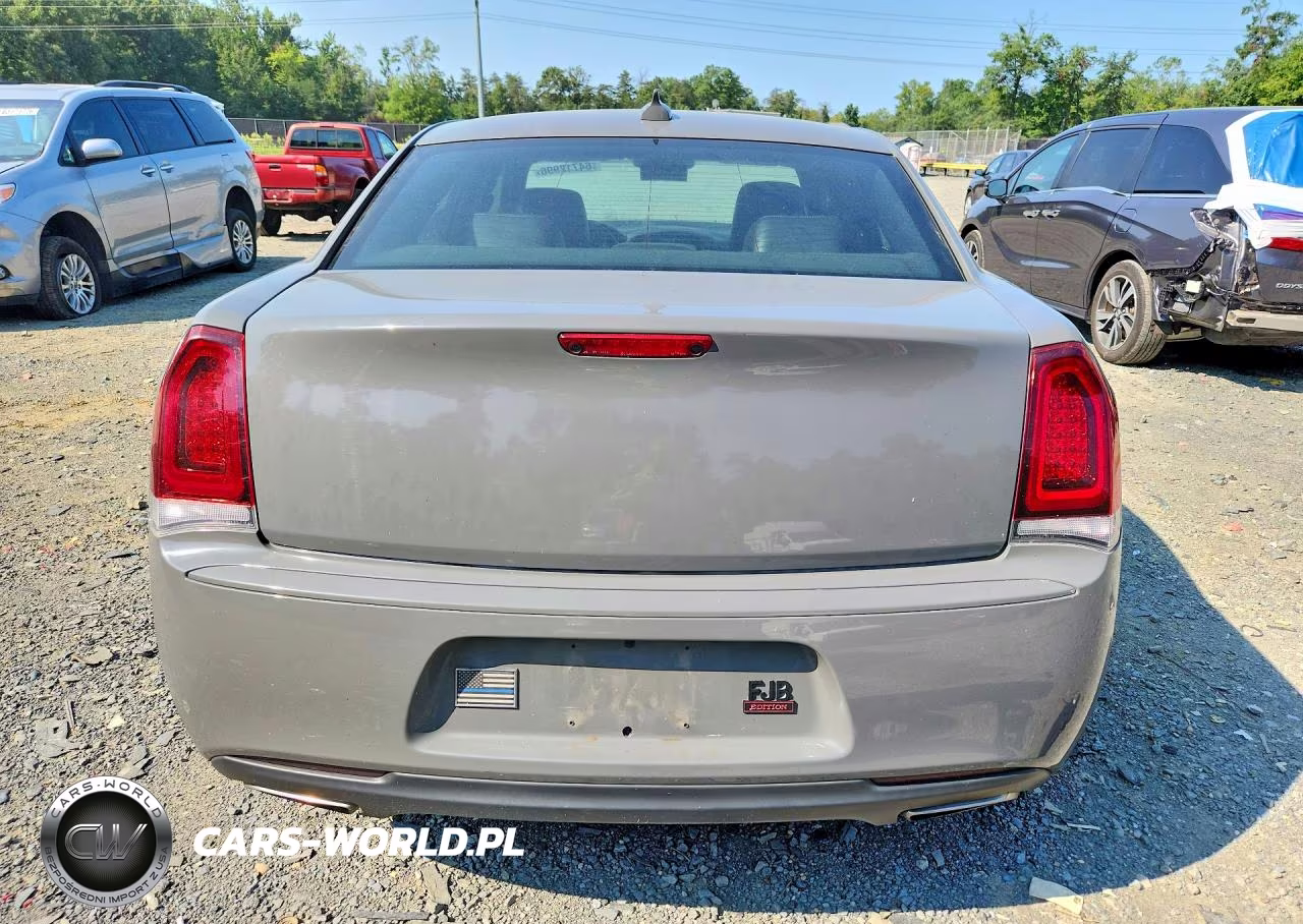 2019 Chrysler 300 S VIN:2C3CCABG0KH516396 - 6