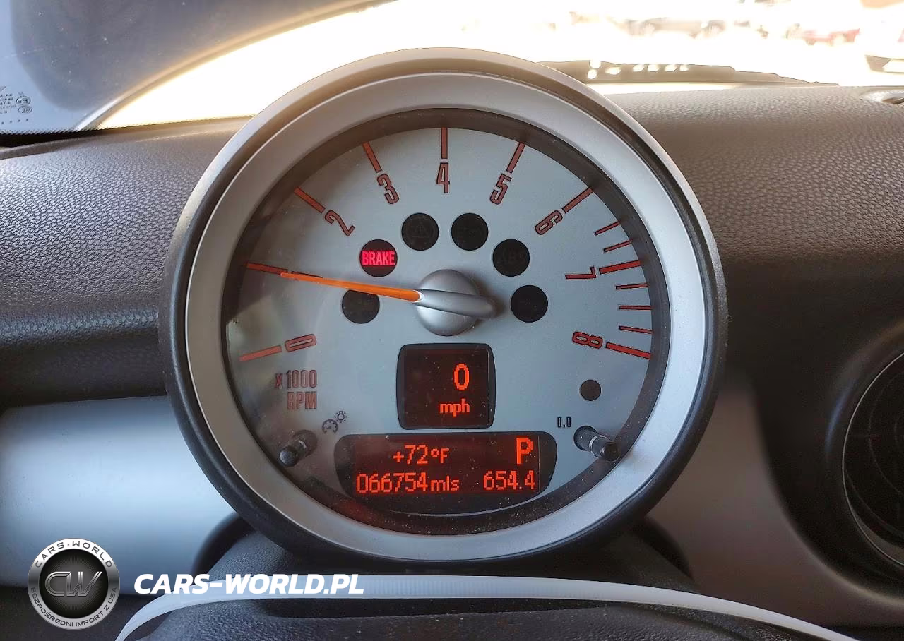 2010 Mini Cooper VIN:WMWMF3C51ATZ66394 - 9