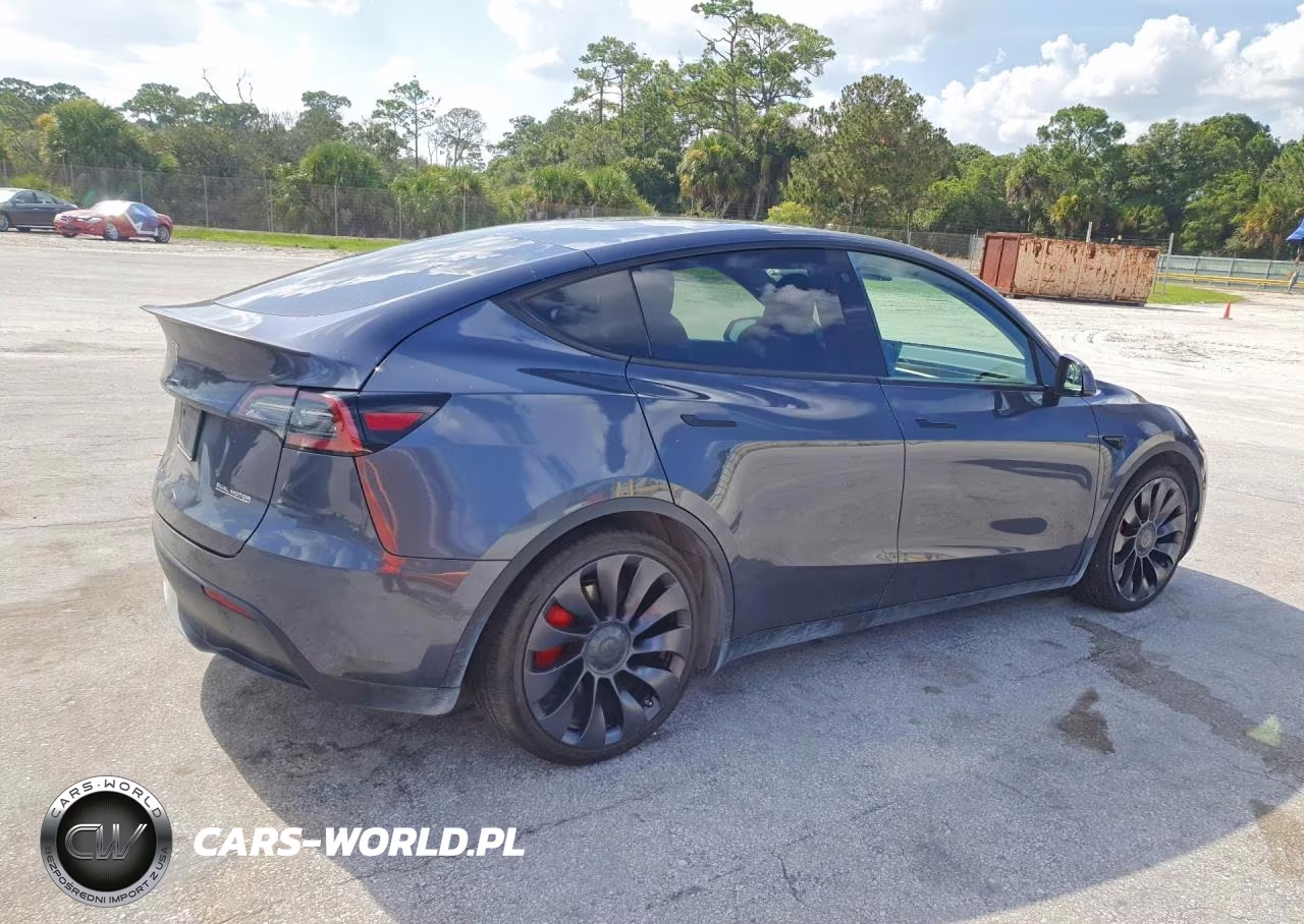 2021 Tesla Model Y VIN:5YJYGDEF9MF261704 - 3