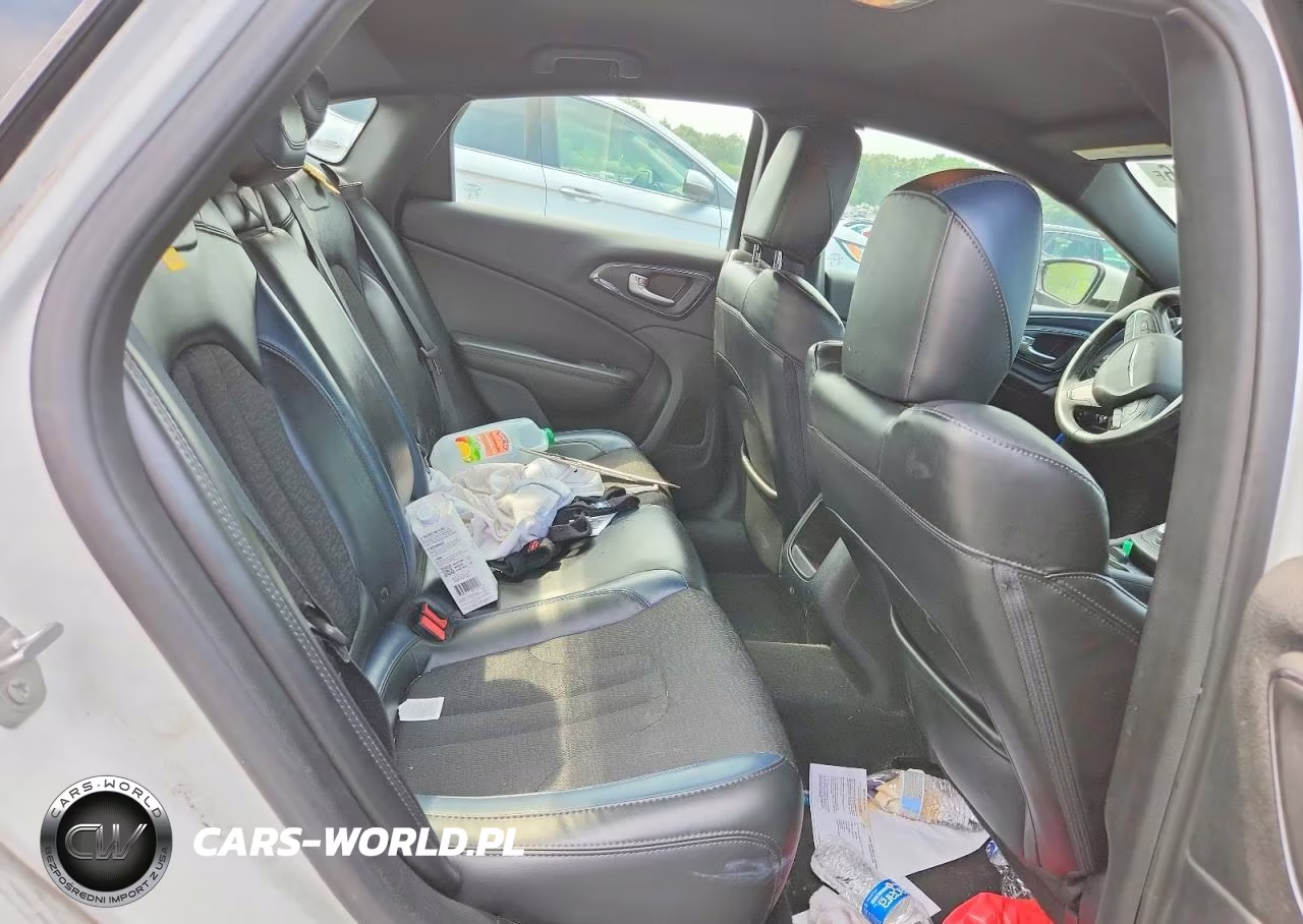 2015 Chrysler 200 S VIN:1C3CCCBB5FN567700 - 10