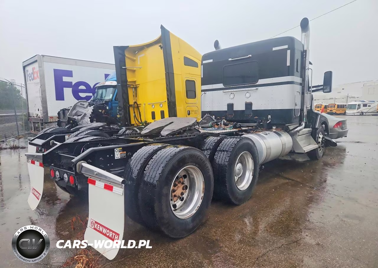 2025 Kenworth T680 Semi Truck VIN:1XKYDP9X5SJ132561 - 3