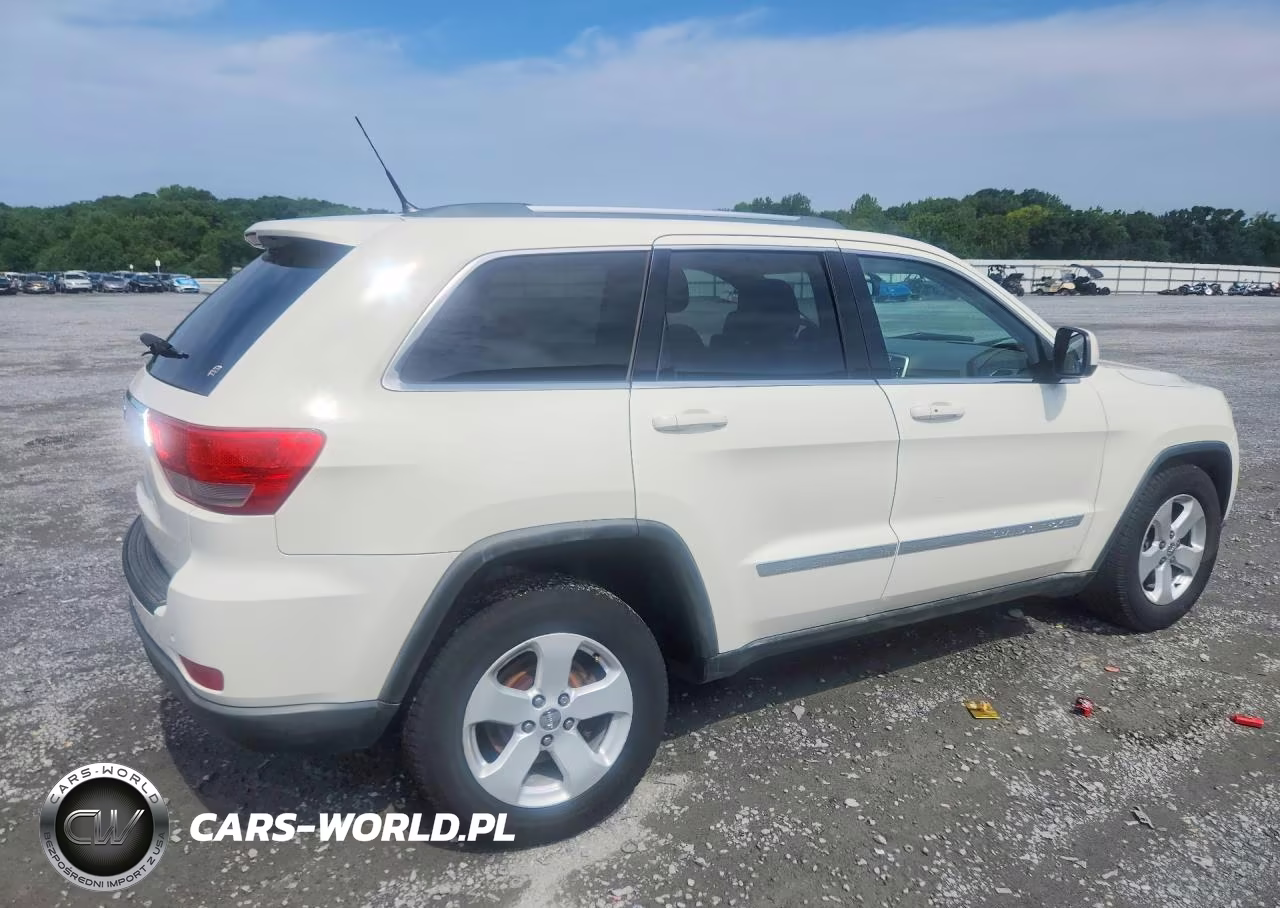 2011 Jeep Grand Cherokee Laredo VIN:1J4RS4GG9BC532113 - 3