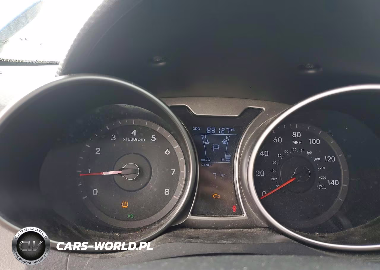 2016 Hyundai Veloster Base VIN:KMHTC6AD3GU272520 - 9