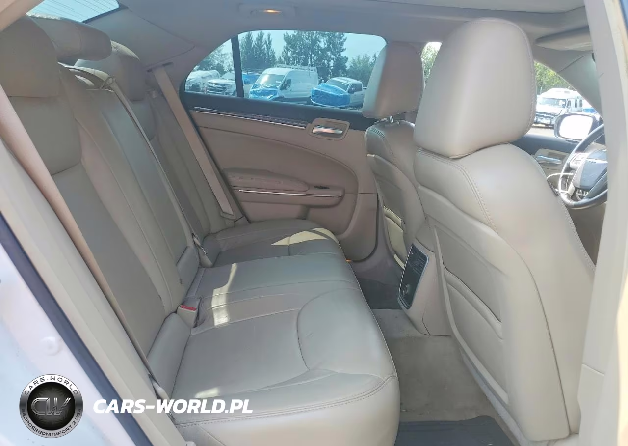 2013 Chrysler 300 VIN:2C3CCAAG3DH707704 - 10