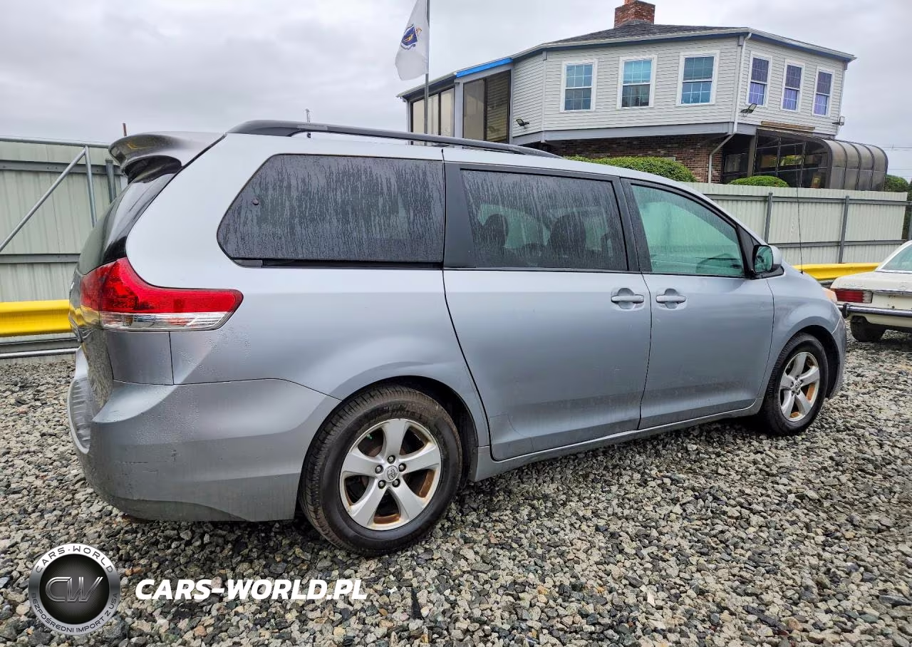 2011 Toyota Sienna Le VIN:5TDKK3DCXBS065057 - 3