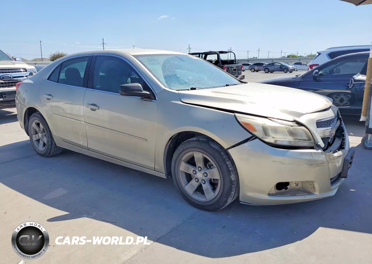 2013 Chevrolet Malibu Ls VIN:1G11B5SAXDF352855 - 4