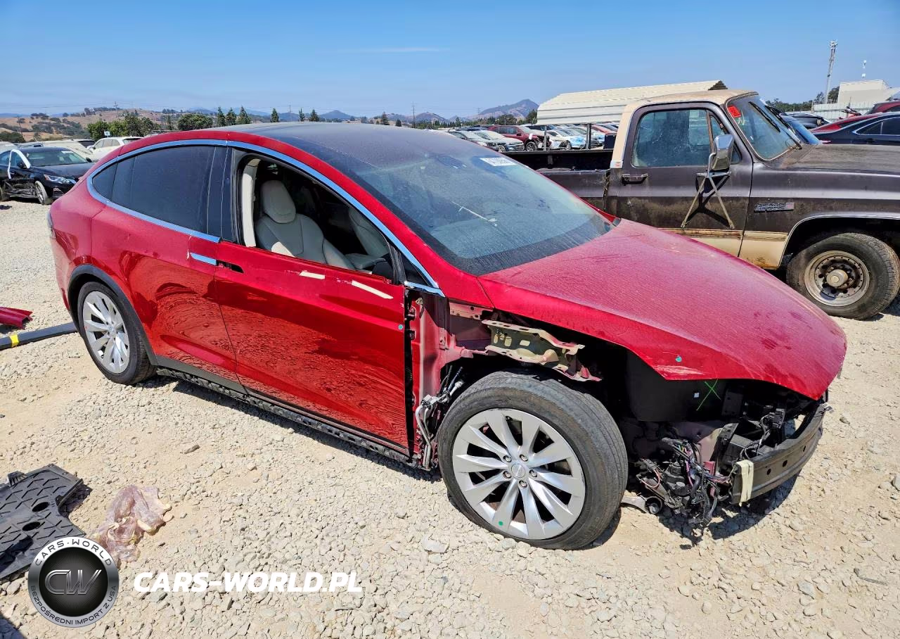 2018 Tesla Model X VIN:5YJXCAE26JF127182 - 4