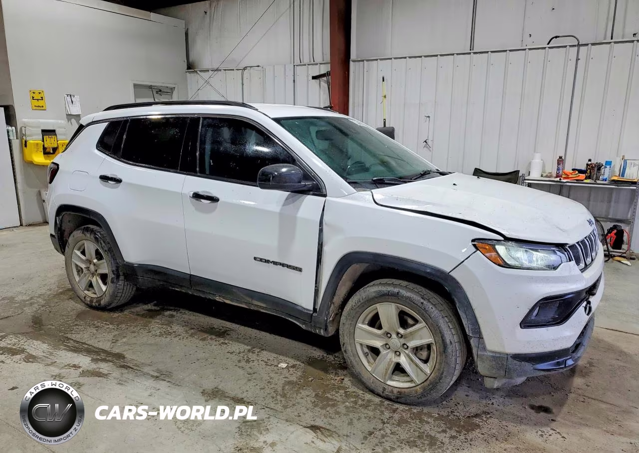 2022 Jeep Compass Latitude VIN:3C4NJDBB7NT130831 - 4