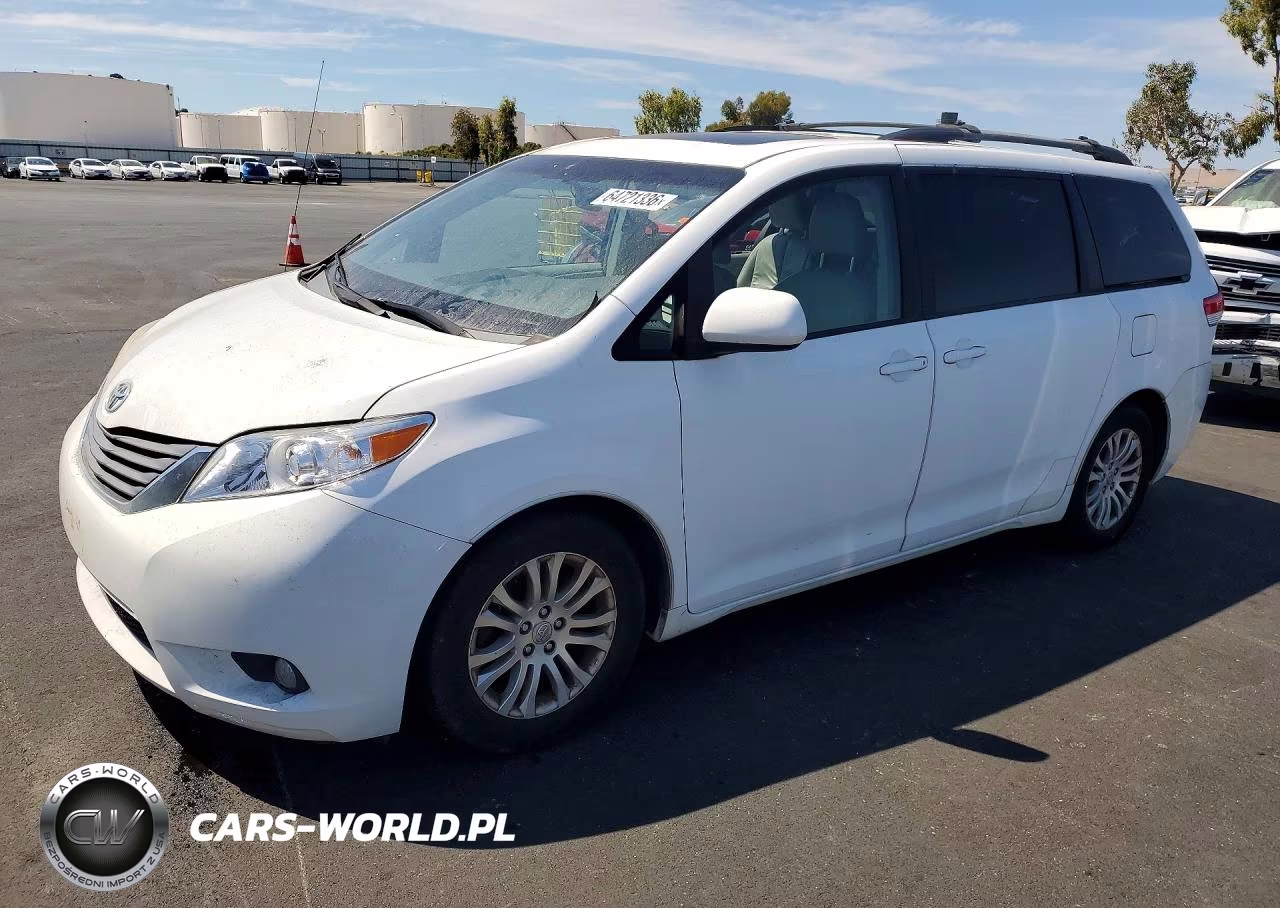 2011 Toyota Sienna Xle 8-Passenger – zdjęcie 1 z 12
