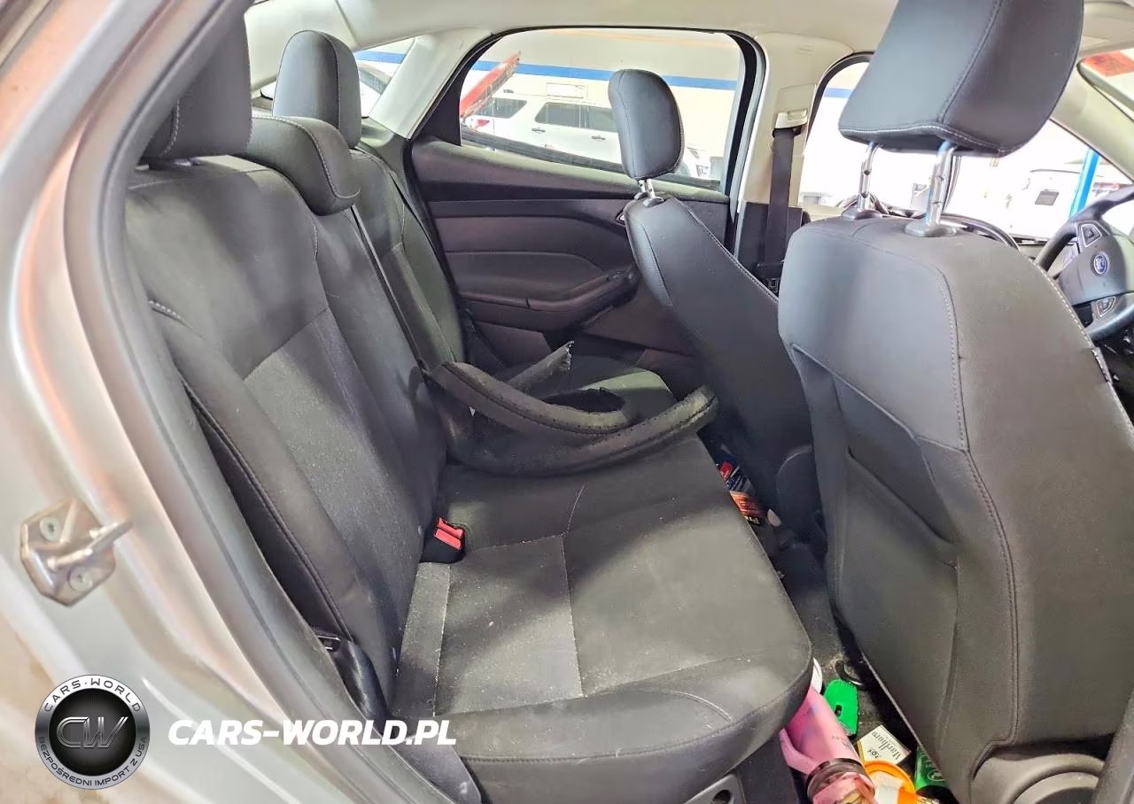 2016 Ford Focus Se VIN:1FADP3F27GL402832 - 10