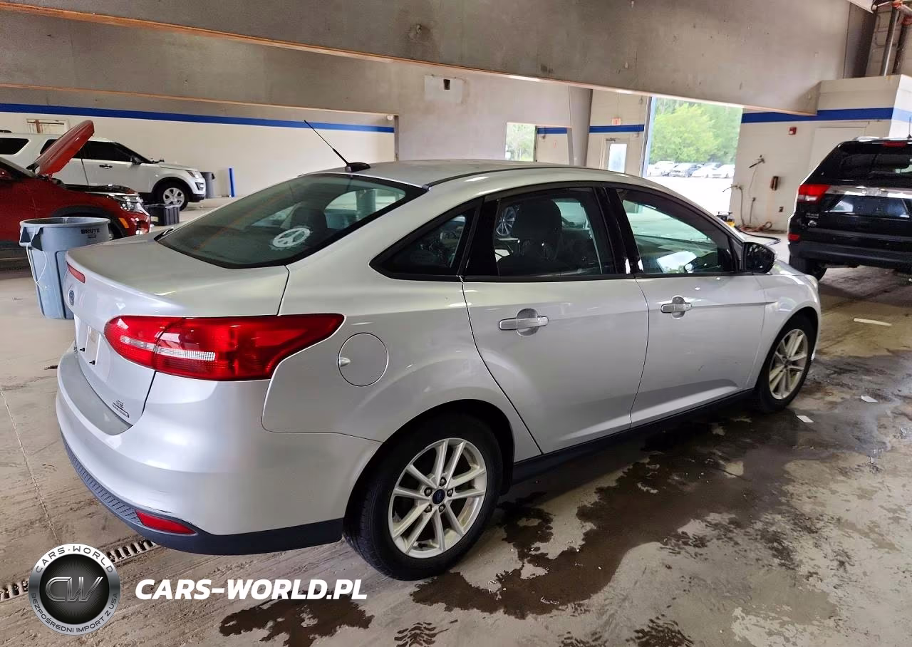 2016 Ford Focus Se VIN:1FADP3F27GL402832 - 3