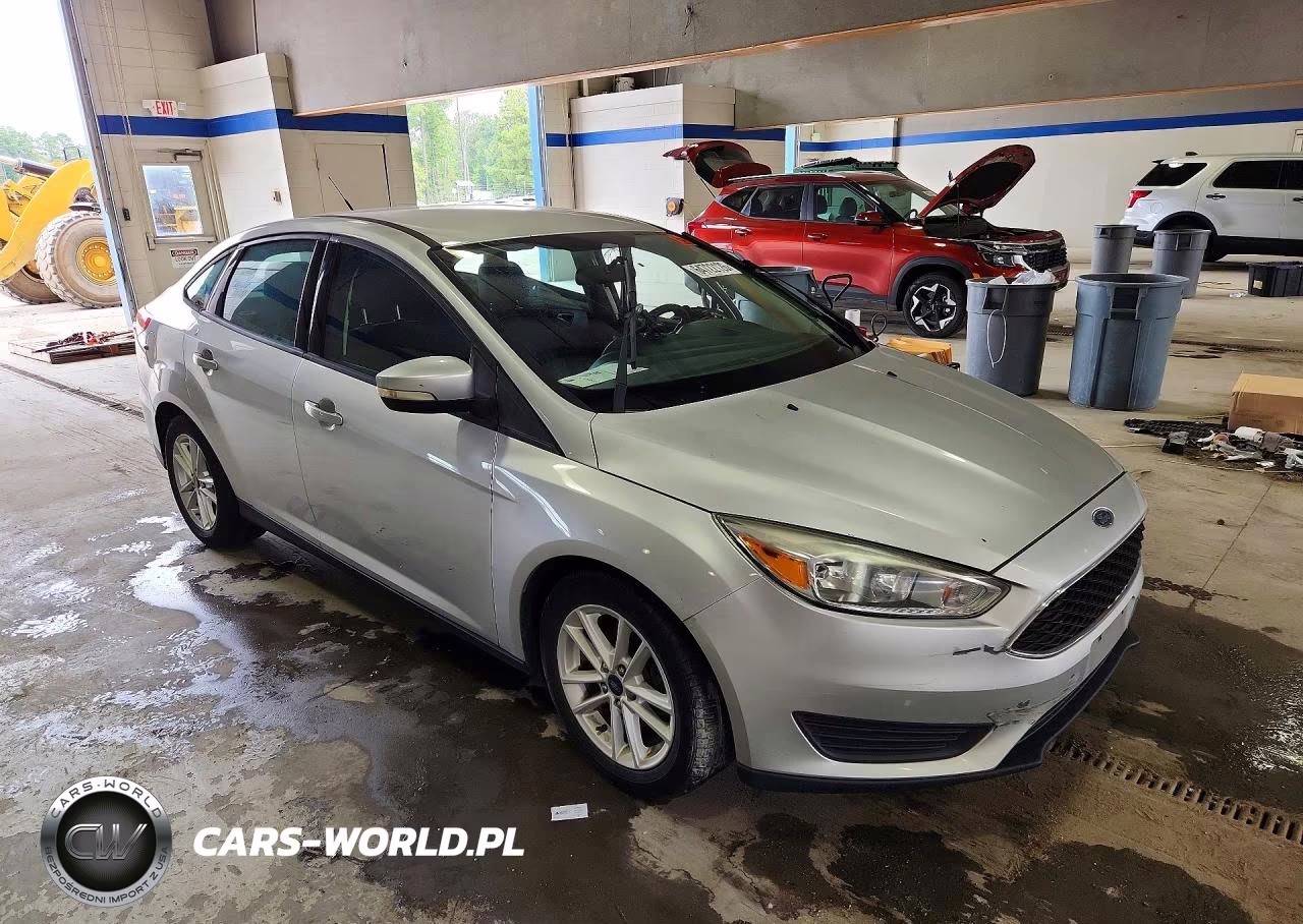 2016 Ford Focus Se VIN:1FADP3F27GL402832 - 4