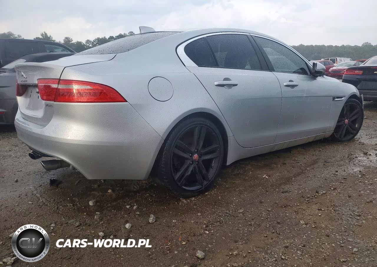 2017 Jaguar Xe Premium VIN:SAJAD4BV0HCP11444 - 3