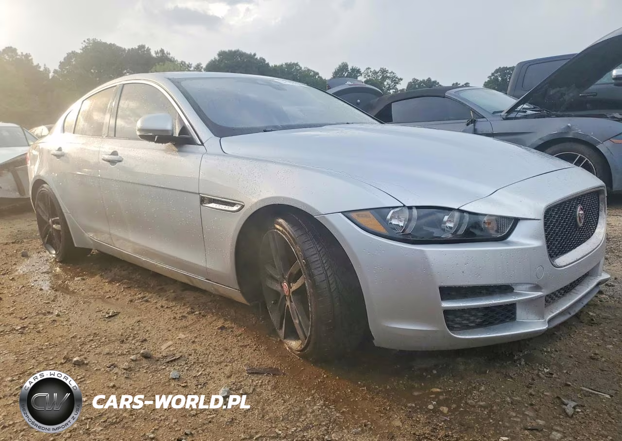 2017 Jaguar Xe Premium VIN:SAJAD4BV0HCP11444 - 4