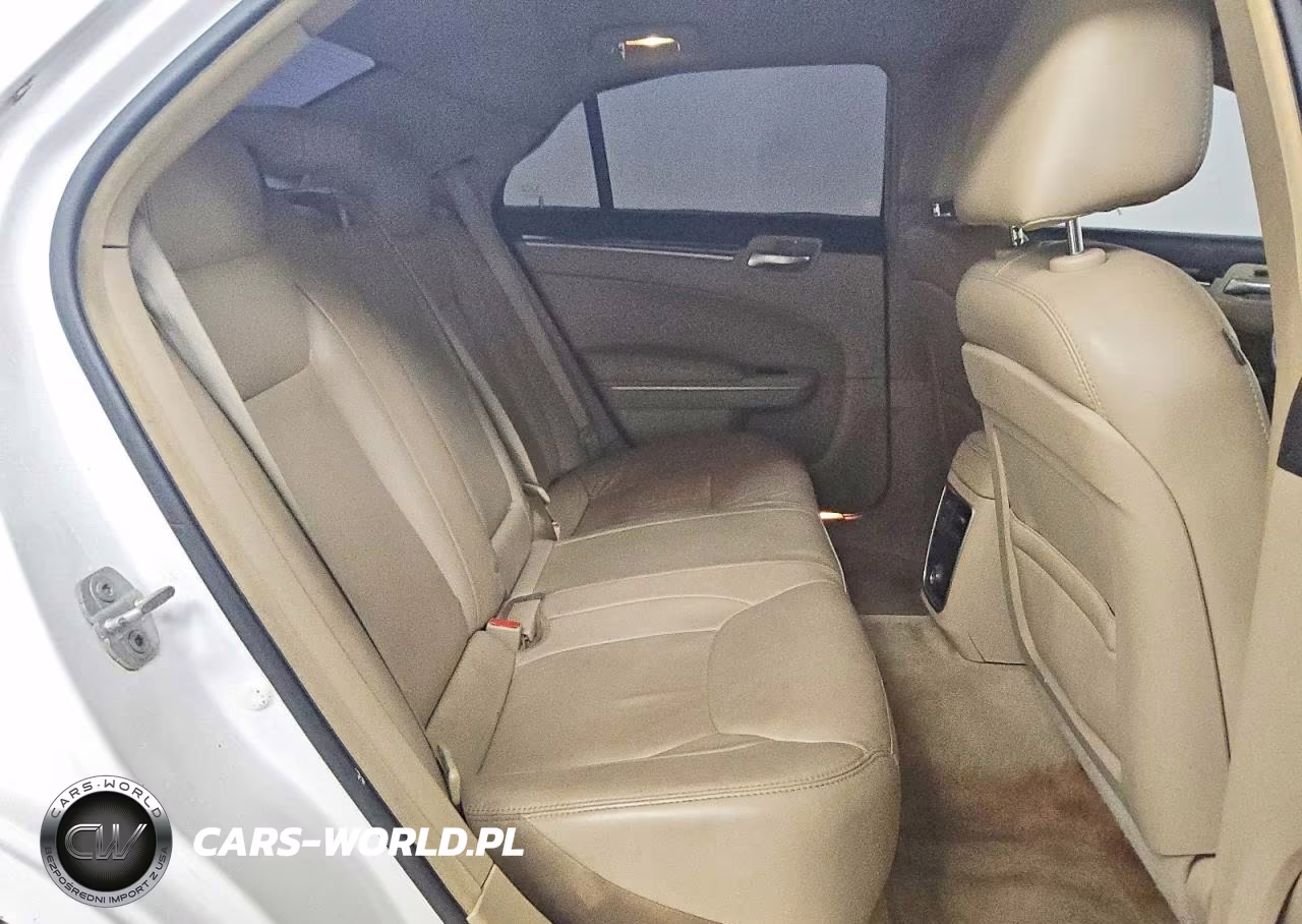 2014 Chrysler 300 VIN:2C3CCAAG1EH105756 - 10