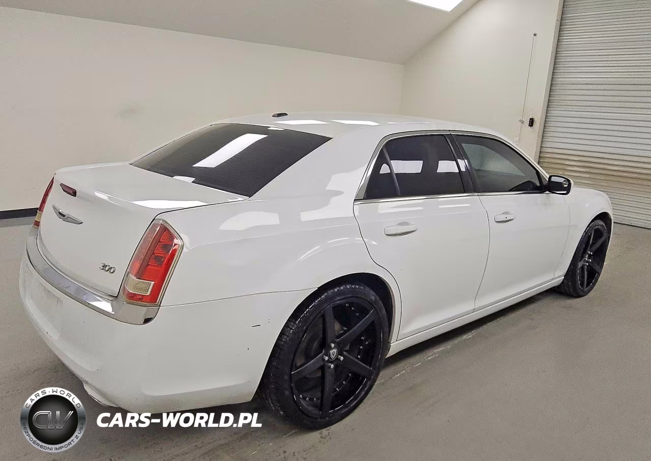 2014 Chrysler 300 VIN:2C3CCAAG1EH105756 - 3
