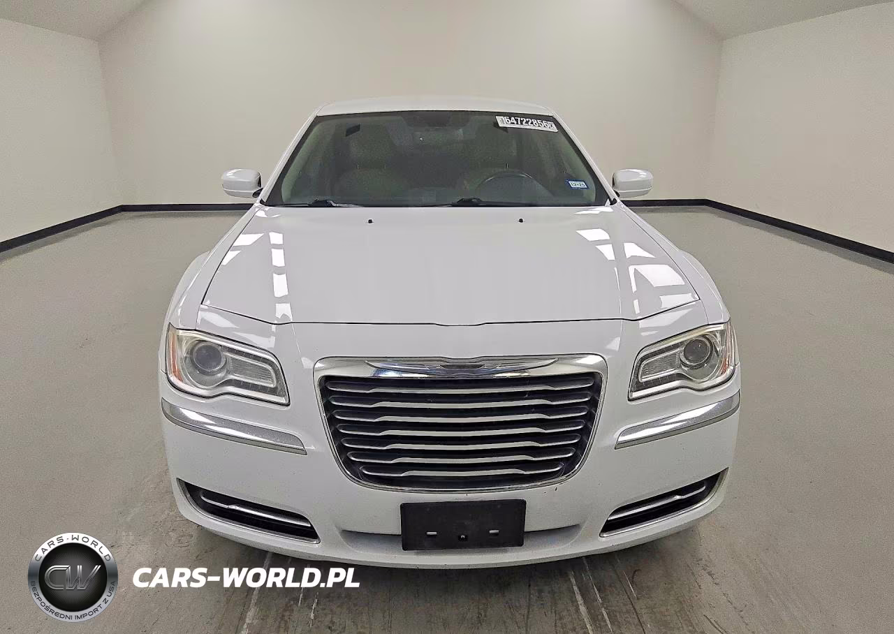 2014 Chrysler 300 VIN:2C3CCAAG1EH105756 - 5