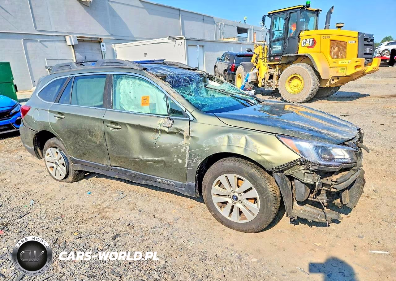 2018 Subaru Outback 2.5I Premium VIN:4S4BSAFC1J3378916 - 4