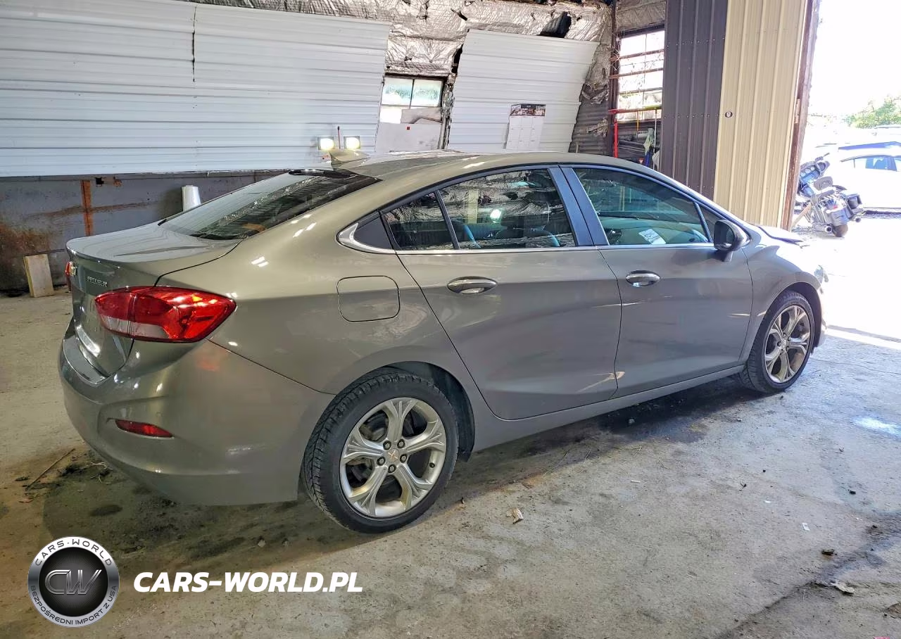 2019 Chevrolet Cruze Premier VIN:1G1BF5SM0K7122056 - 3