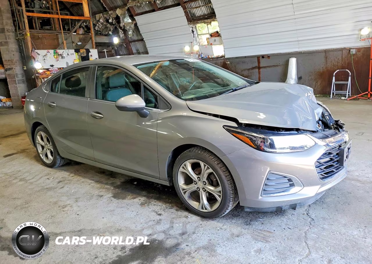 2019 Chevrolet Cruze Premier VIN:1G1BF5SM0K7122056 - 4