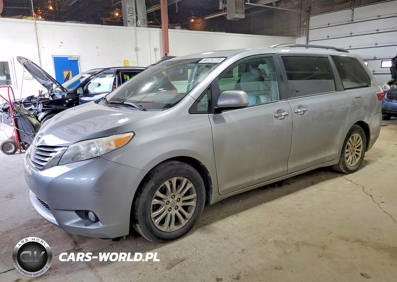 2015 Toyota Sienna Xle 8-Passenger – zdjęcie 1 z 13