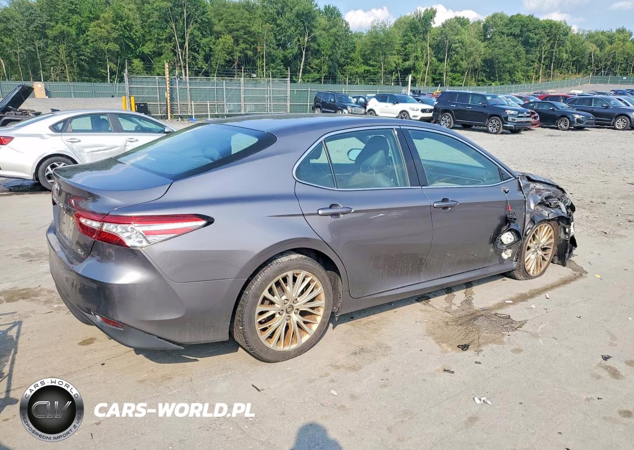 2018 Toyota Camry Xle VIN:4T1B11HK9JU502481 - 3
