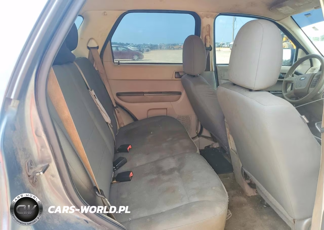 2010 Ford Escape Xls VIN:1FMCU0C78AKB09558 - 10