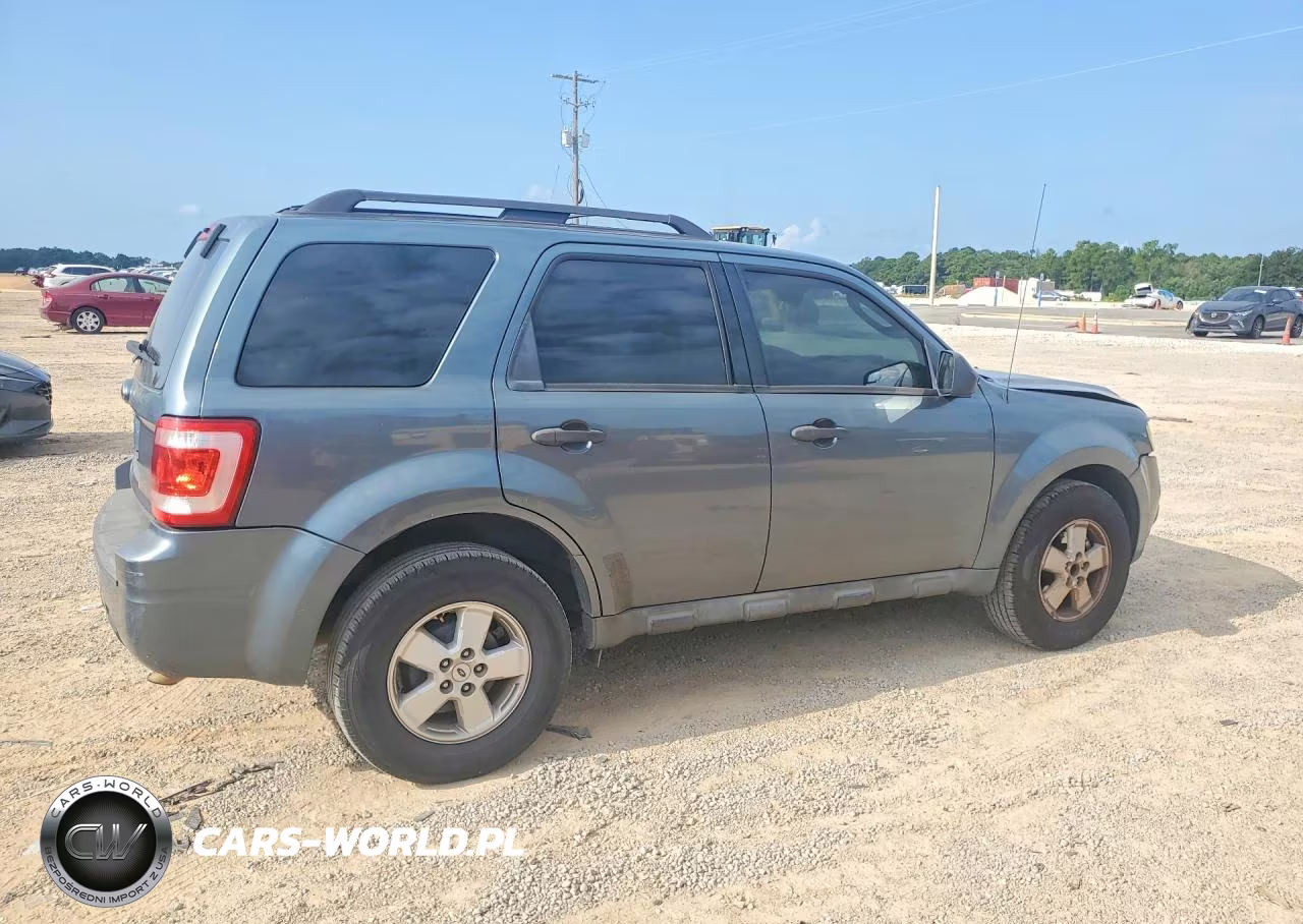 2010 Ford Escape Xls VIN:1FMCU0C78AKB09558 - 3
