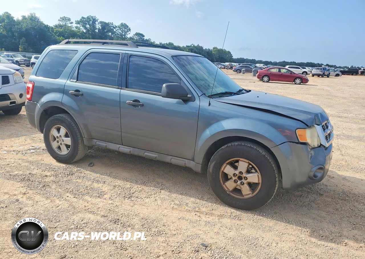 2010 Ford Escape Xls VIN:1FMCU0C78AKB09558 - 4