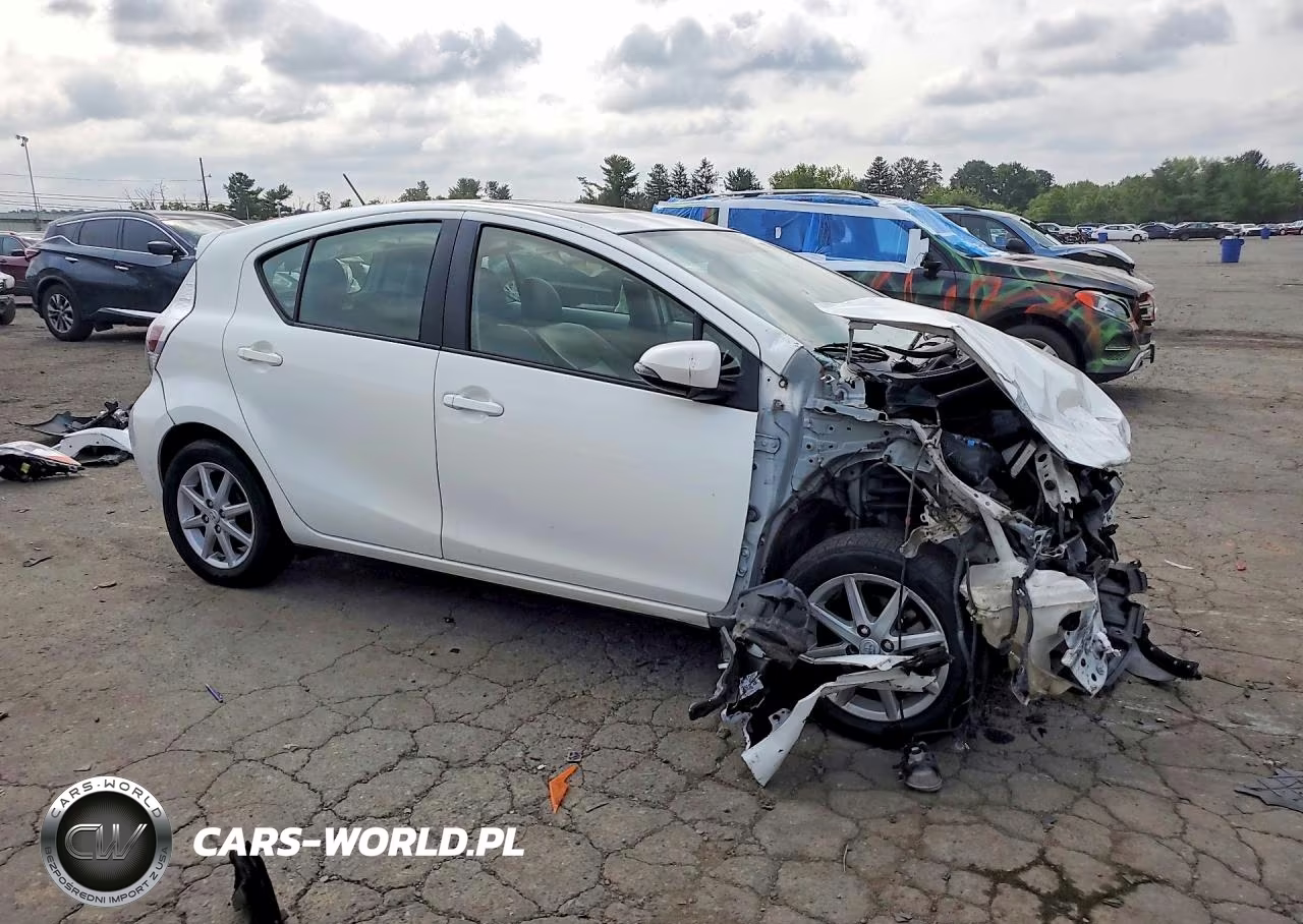2013 Toyota Prius C Four VIN:JTDKDTB36D1057664 - 4