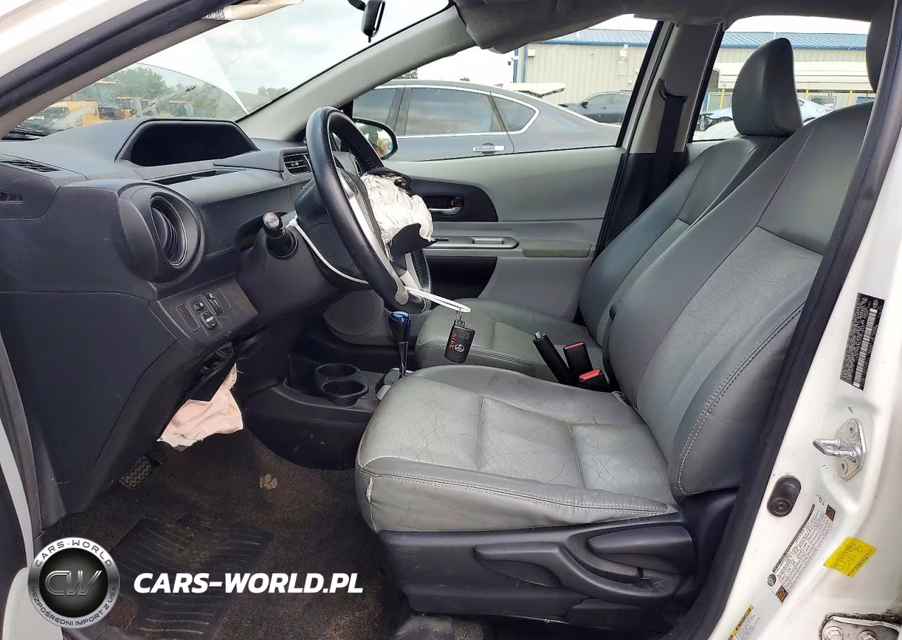 2013 Toyota Prius C Four VIN:JTDKDTB36D1057664 - 7