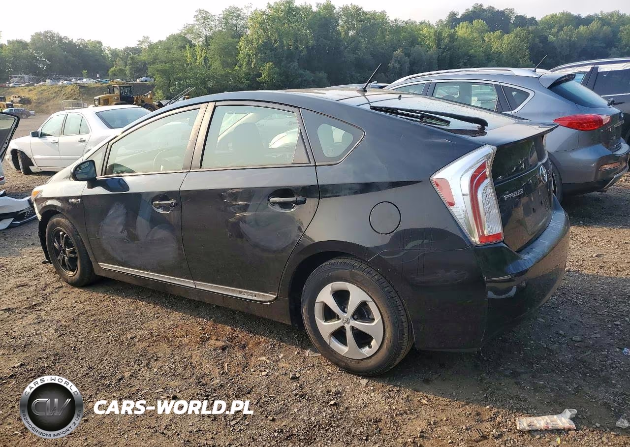 2015 Toyota Prius Two VIN:JTDKN3DU9F1902092 - 2