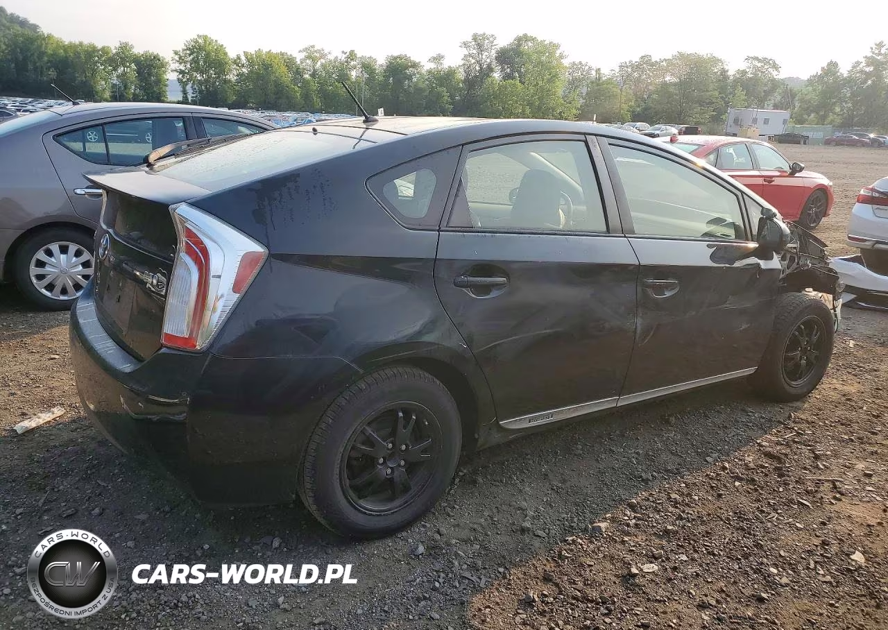 2015 Toyota Prius Two VIN:JTDKN3DU9F1902092 - 3