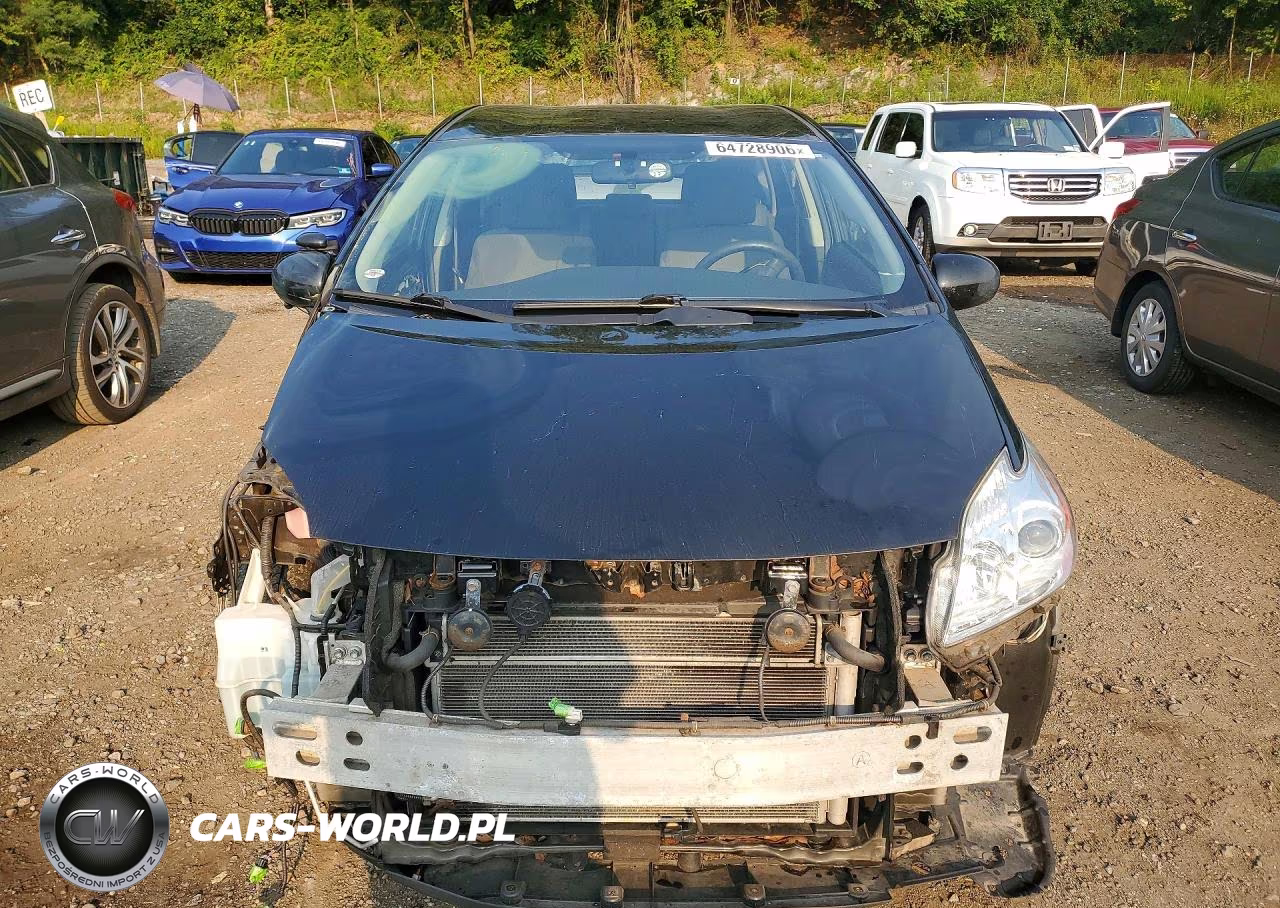 2015 Toyota Prius Two VIN:JTDKN3DU9F1902092 - 5