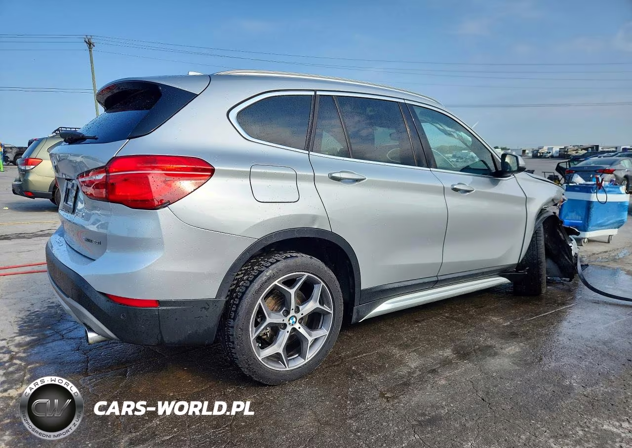 2018 BMW X1 Sdrive28I VIN:WBXHU7C31J5L08100 - 3