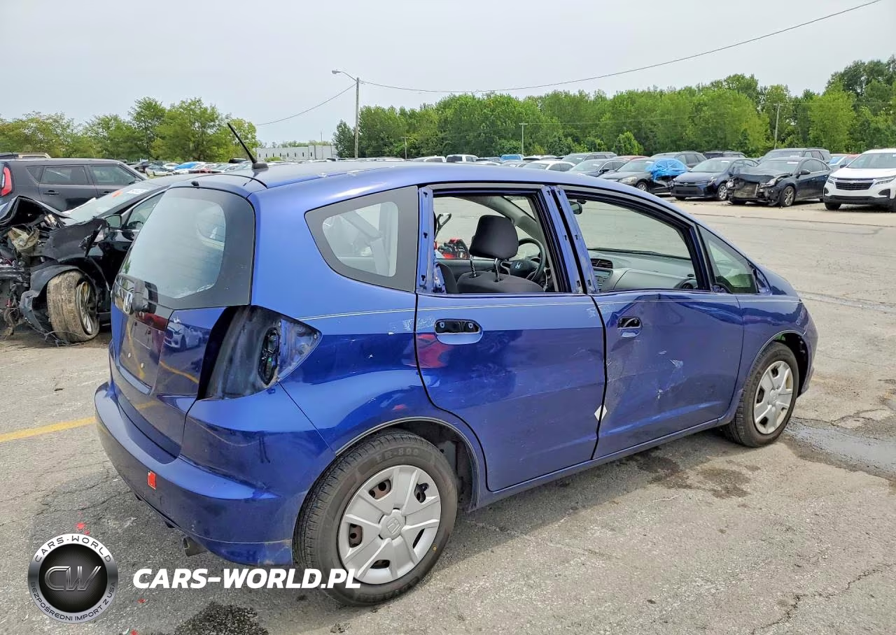 2013 Honda Fit VIN:JHMGE8H34DC063408 - 3
