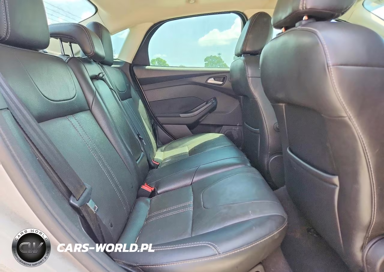 2014 Ford Focus Titanium VIN:1FADP3J21EL240653 - 10