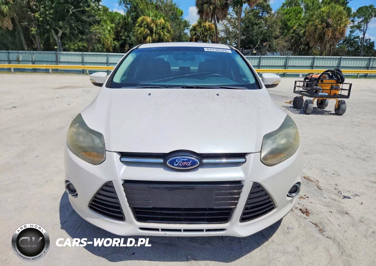 2014 Ford Focus Titanium VIN:1FADP3J21EL240653 - 5