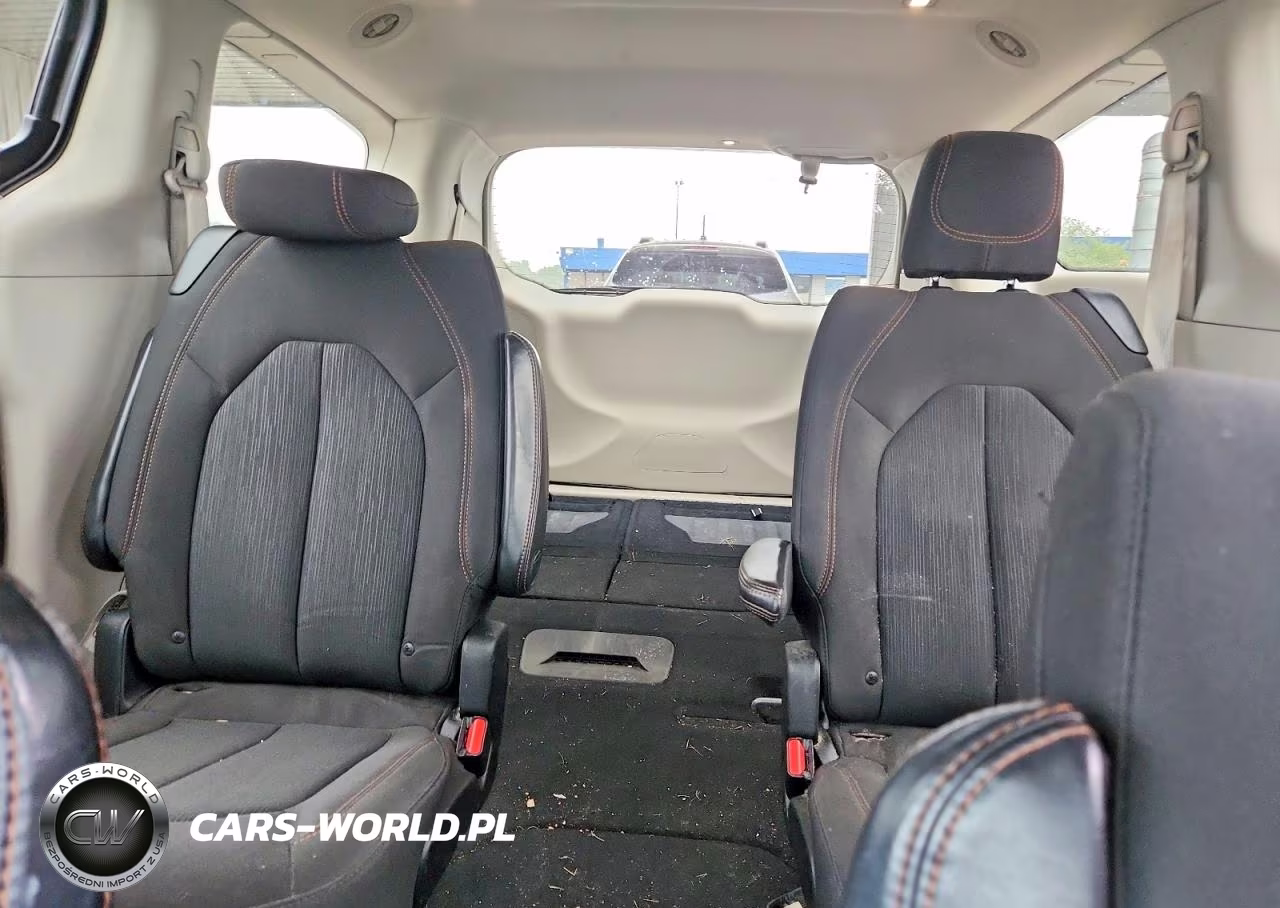 2017 Chrysler Pacifica Touring VIN:2C4RC1DG1HR515425 - 10
