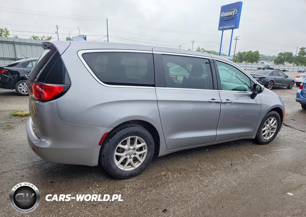 2017 Chrysler Pacifica Touring VIN:2C4RC1DG1HR515425 - 3
