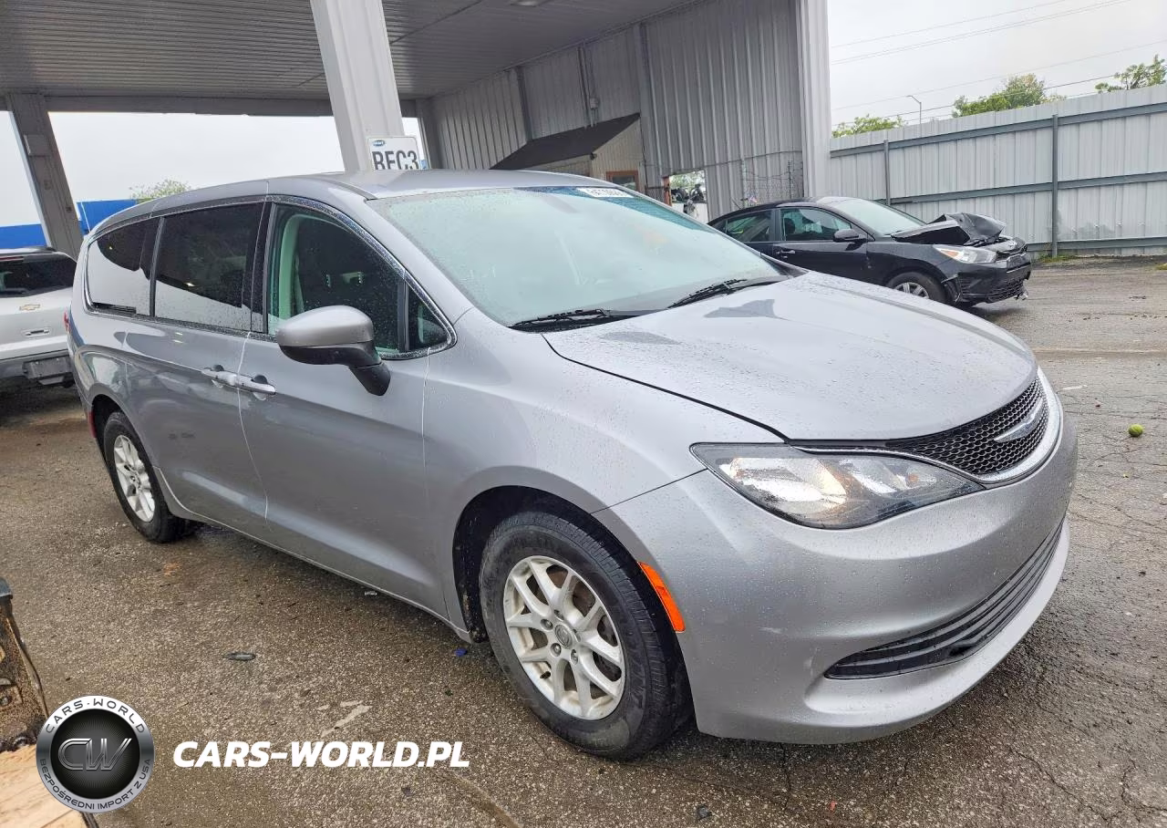 2017 Chrysler Pacifica Touring VIN:2C4RC1DG1HR515425 - 4