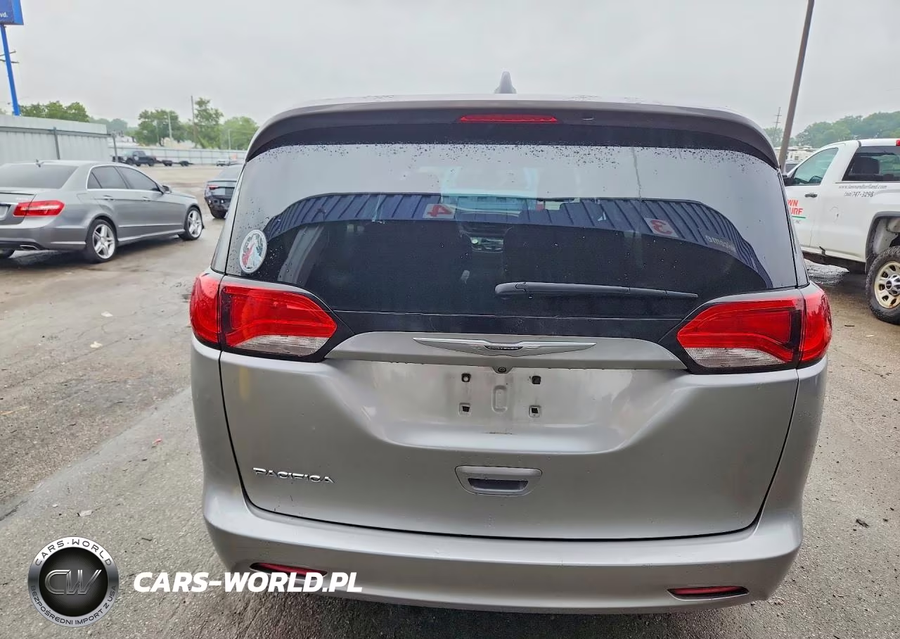 2017 Chrysler Pacifica Touring VIN:2C4RC1DG1HR515425 - 6