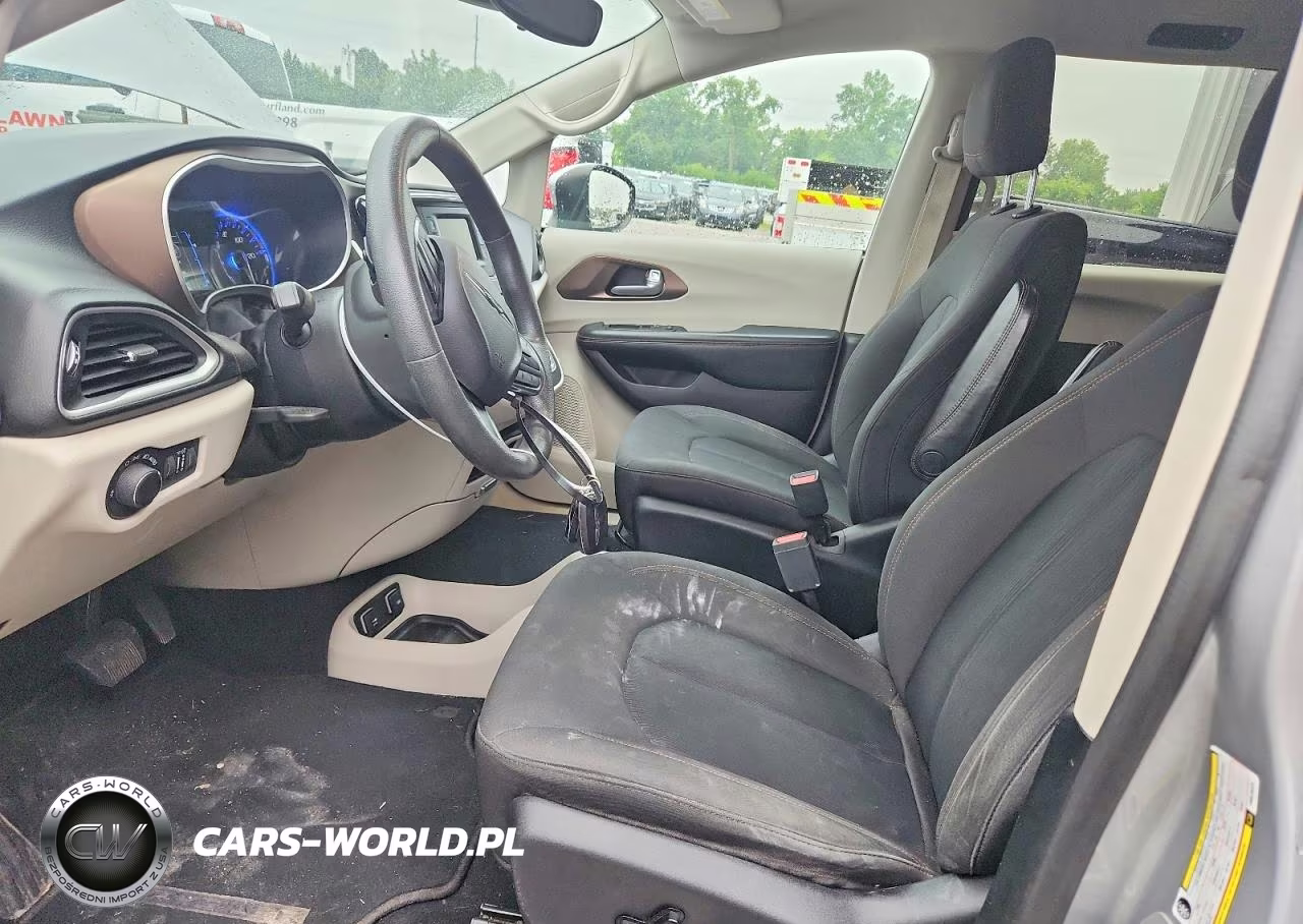 2017 Chrysler Pacifica Touring VIN:2C4RC1DG1HR515425 - 7