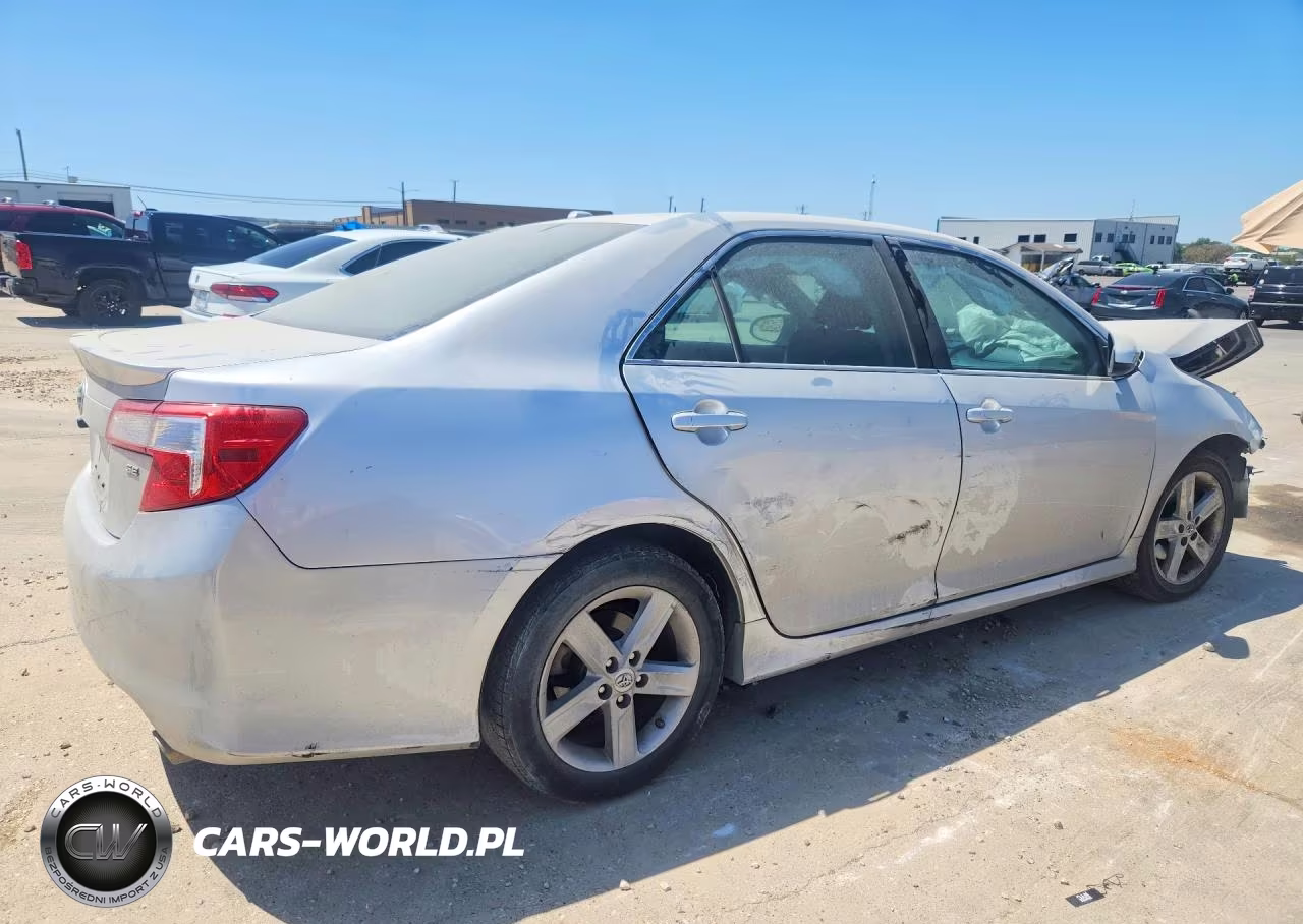 2014 Toyota Camry Se VIN:4T1BF1FK9EU319835 - 3