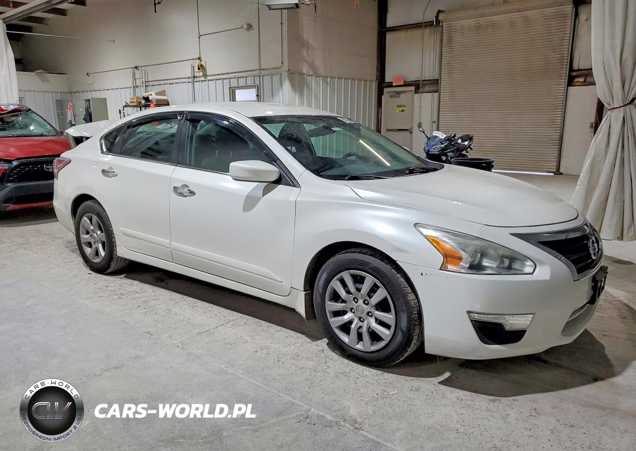 2015 Nissan Altima 2.5 S VIN:1N4AL3AP7FC216871 - 4