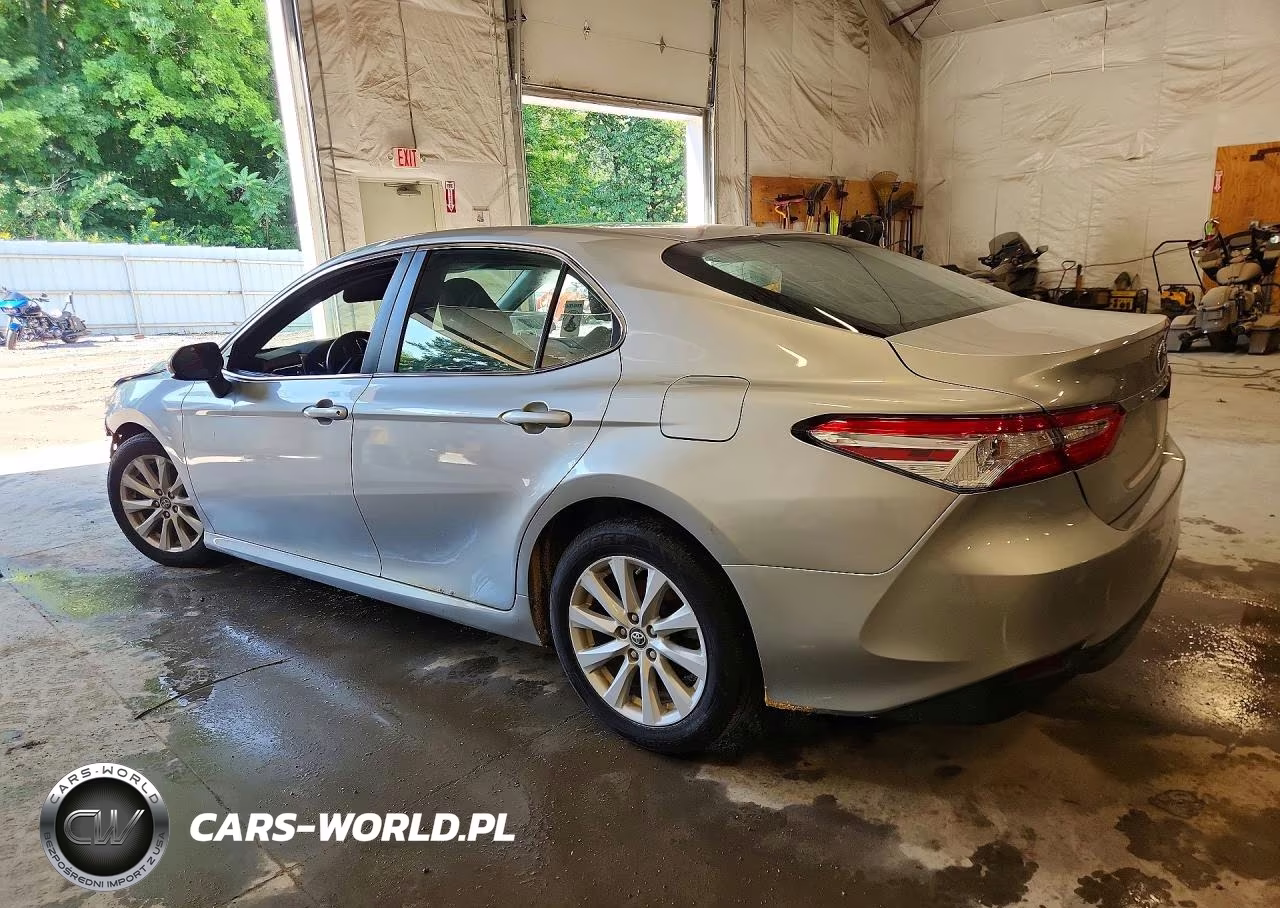 2018 Toyota Camry Le VIN:4T1B11HK5JU642656 - 2