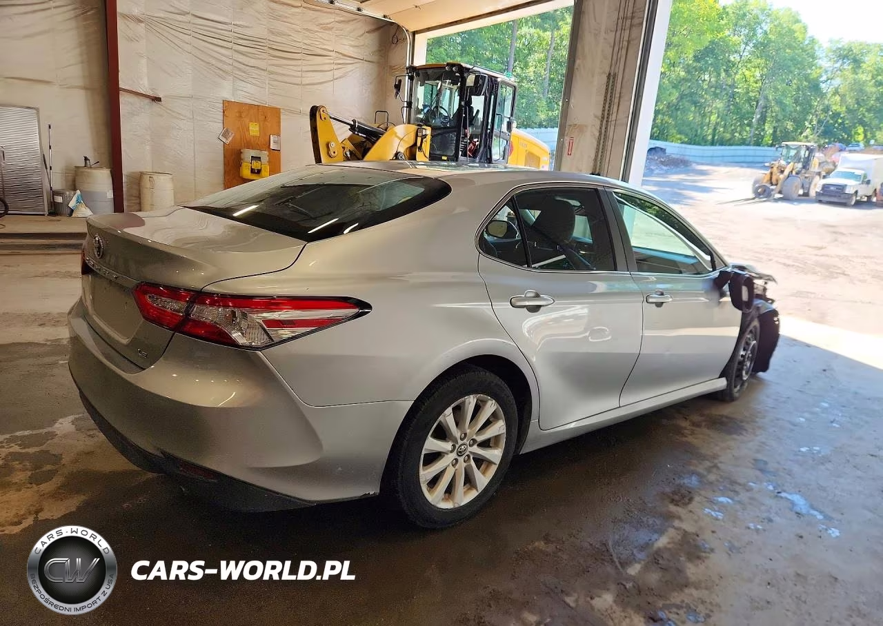 2018 Toyota Camry Le VIN:4T1B11HK5JU642656 - 3
