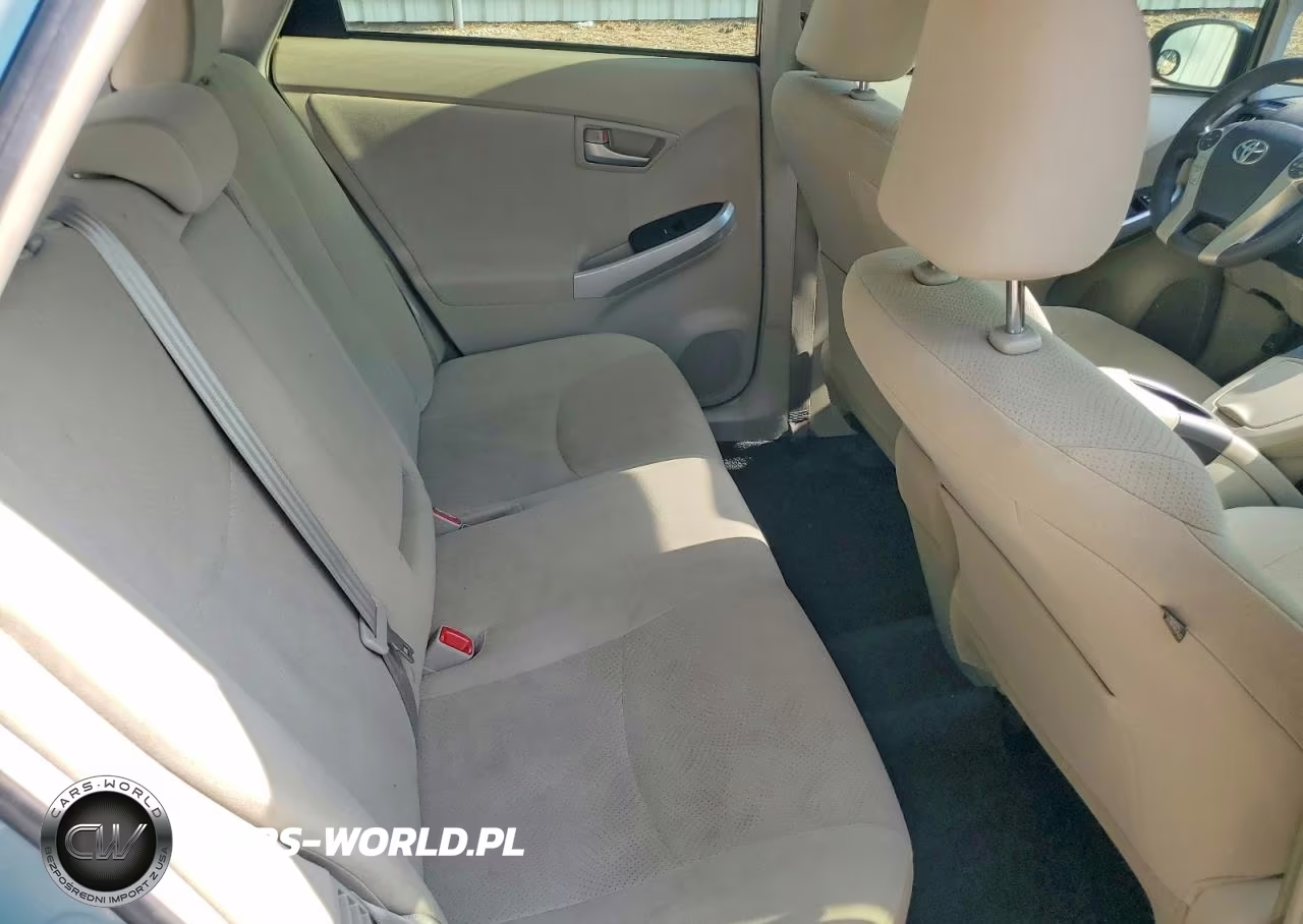2015 Toyota Prius Two VIN:JTDKN3DU5F1916328 - 10