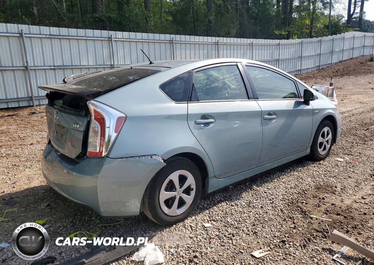 2015 Toyota Prius Two VIN:JTDKN3DU5F1916328 - 3